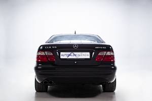 Immagine 7/38 di Mercedes-Benz CLK 55 AMG (2000)