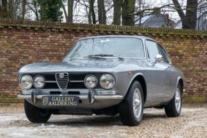 Image 1/50 de Alfa Romeo Giulia GT 1300 Junior (1972)