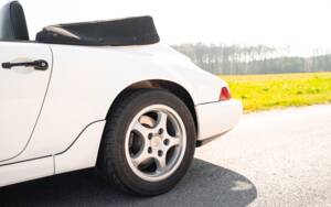Image 14/48 of Porsche 911 Carrera 4 (1992)