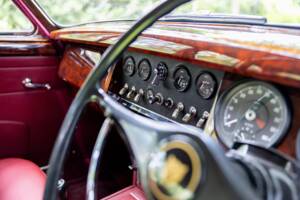 Image 33/50 de Jaguar Mk II 2.4 (1967)