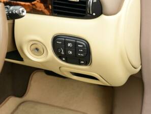 Image 41/50 of Jaguar XJ 8 4.2 (2008)