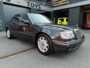 Image 2/24 de Mercedes-Benz E 500 (1994)