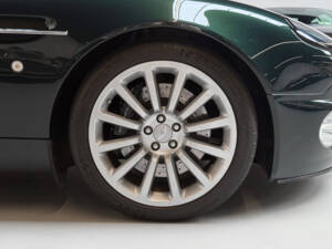 Image 21/43 of Aston Martin V12 Vanquish (2003)