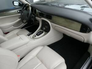 Image 12/21 of Jaguar XJR 4.0 (2001)