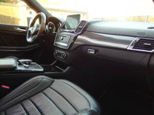 Image 40/98 of Mercedes-Benz GLS 63 AMG 4MATIC (2016)