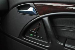 Immagine 13/21 di Mercedes-Benz SL 500 (2000)