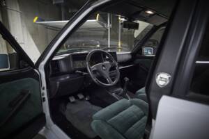 Image 56/93 of Lancia Delta HF Integrale Evoluzione I (1992)