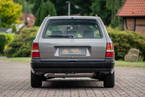 Image 15/66 of Mercedes-Benz 200 TE (1989)