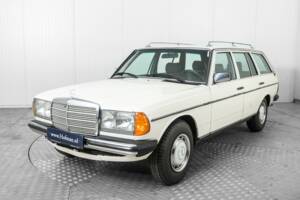Image 18/50 of Mercedes-Benz 230 TE (1984)