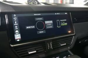Image 16/17 of Porsche Cayenne E-Hybrid (2018)