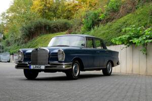 Image 10/76 de Mercedes-Benz 220 S b (1963)
