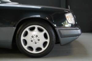 Bild 12/50 von Mercedes-Benz E 280 T (1994)