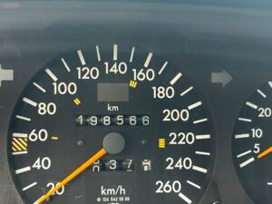 Image 16/47 of Mercedes-Benz 300 CE-24 (1992)