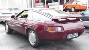 Image 6/18 de Porsche 928 S (1982)