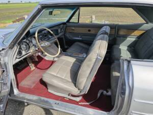 Image 2/8 of Buick Riviera Coupe (1963)