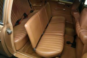 Bild 37/49 von Mercedes-Benz 250 lang (1985)