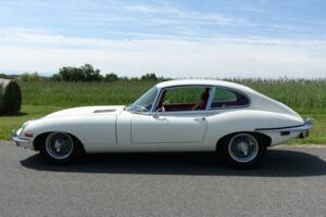 Image 3/39 de Jaguar XK-E (2+2) (1970)