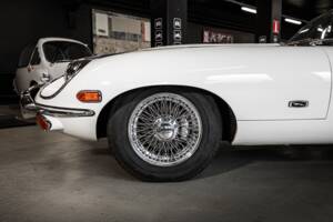Image 37/53 de Jaguar E-Type (1970)