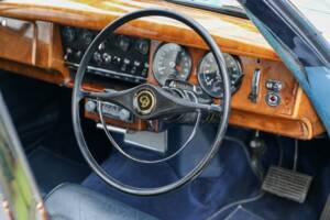 Image 3/50 de Daimler V8-250 (1966)