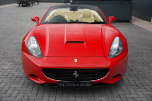 Image 30/50 of Ferrari California (2010)