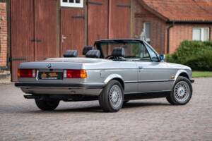 Image 17/71 of BMW 325i (1989)