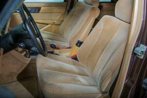 Image 13/20 of Mercedes-Benz 500 SEL (1982)