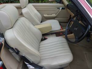 Image 13/22 of Mercedes-Benz 500 SL (1988)