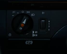 Bild 53/79 von Mercedes-Benz 200 CE (1993)