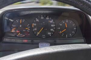 Bild 17/18 von Mercedes-Benz 200 (1983)