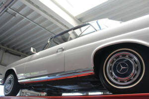 Image 25/50 of Mercedes-Benz 280 SE (1968)