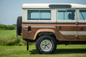 Image 32/33 of Land Rover Defender 110 (1983)