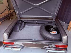Image 26/36 of Mercedes-Benz 230 SL (1966)