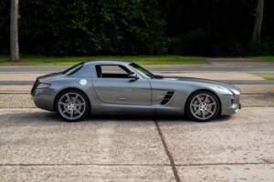 Image 9/32 of Mercedes-Benz SLS AMG (2011)