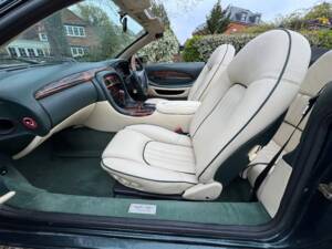 Image 40/44 of Aston Martin DB 7 Volante (1998)