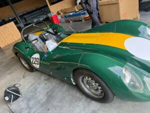 Image 76/80 of Lister Knobbly (1956)