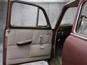 Immagine 8/34 di Mercedes-Benz 220 S (1957)