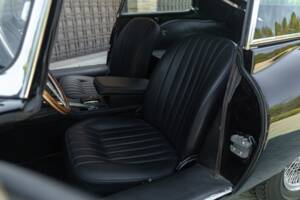 Image 28/50 de Jaguar E-Type (1968)