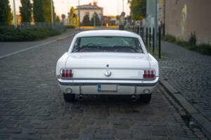 Image 37/53 of Ford Mustang 200 (1966)