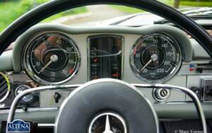Image 24/49 of Mercedes-Benz 230 SL (1964)