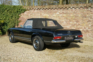 Image 2/50 of Mercedes-Benz 230 SL (1966)