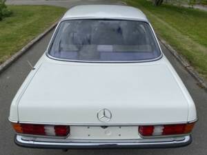 Image 22/49 of Mercedes-Benz 230 C (1980)