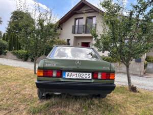 Image 4/18 of Mercedes-Benz 190 D 2.5 (1986)