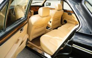 Image 21/37 of Daimler Double Six (1992)