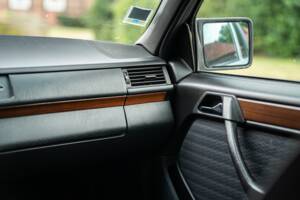 Imagen 41/72 de Mercedes-Benz 250 TD (1991)