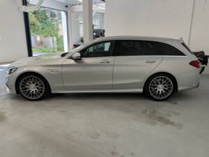 Obraz 5/36 pojazdu Mercedes-Benz C 63 AMG T (2020)