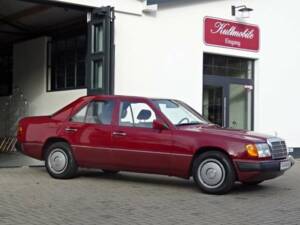 Bild 5/24 von Mercedes-Benz 230 E (1990)