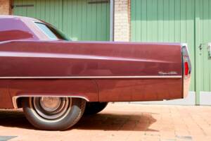 Bild 43/200 von Cadillac Coupe DeVille (1968)