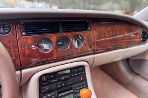 Image 37/40 de Jaguar XKR (1998)