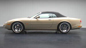 Image 1/9 of Jaguar XKR (2001)