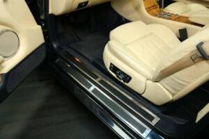 Image 12/49 de Bentley Azure (2006)